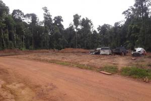 Buffer wall and derelict vehicles at the Puruni controlled dumpsite